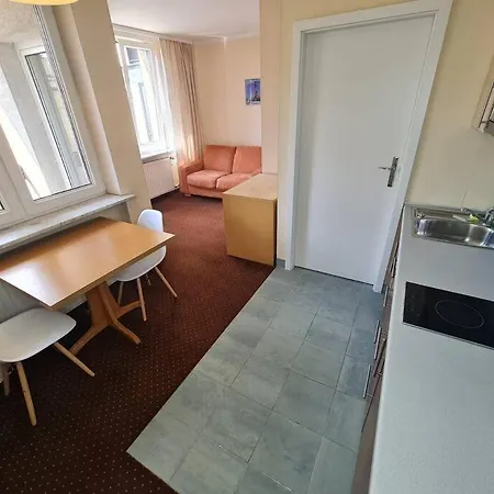 Apartamento 10q - Z6 405 *